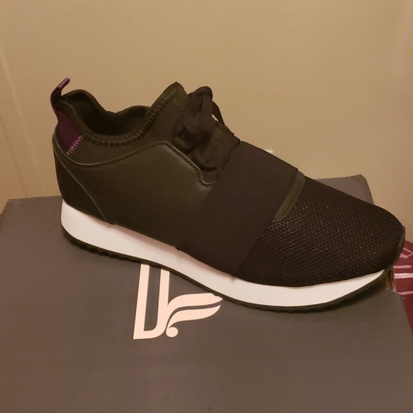 Shoes - Picture 2 of 4